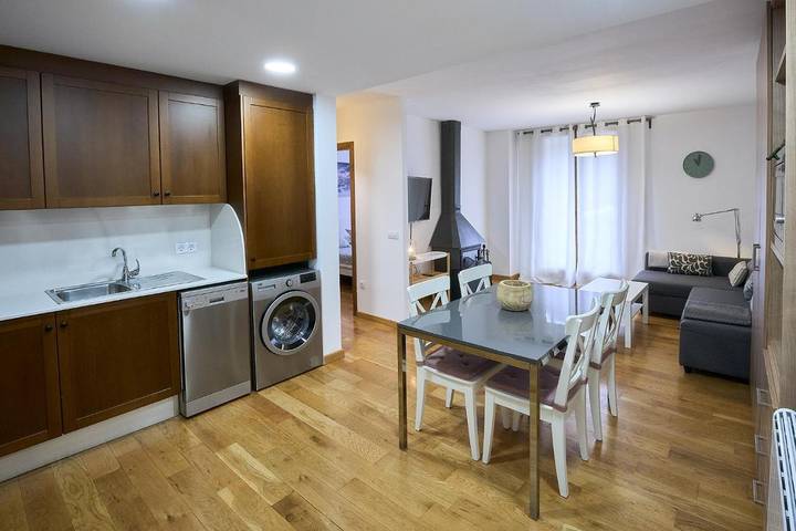 Gîte pour 5 personnes, avec balcon et vue, adapté aux familles à Alins - 3