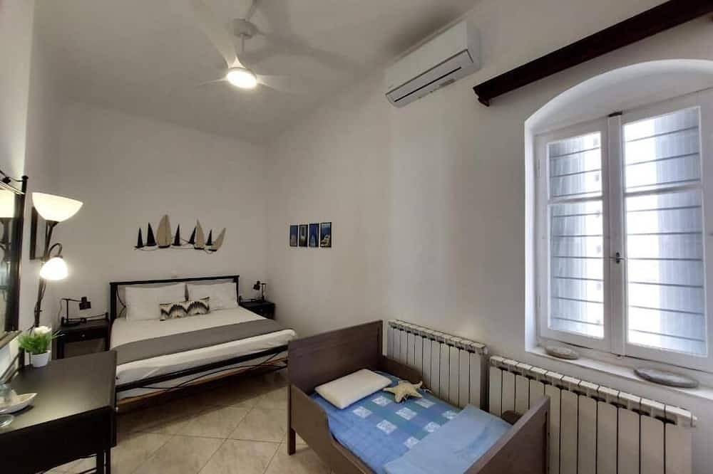 Kypseli House - Quiet Garden Home for Families & Groups, steps from Apollonia in Cícladas