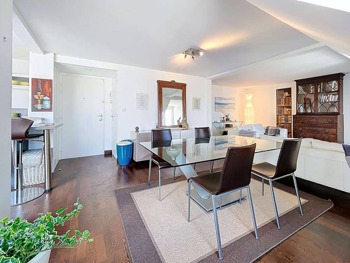 Ganze Wohnung, Duplex T3 mit Terrasse im Herzen von Granville in Granville, Côte de la Déroute