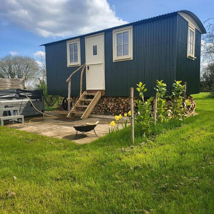 Camping for 2 personer, Terrasse og Jacuzzi i tillegg til Hage og Utsikt i Cotswolds