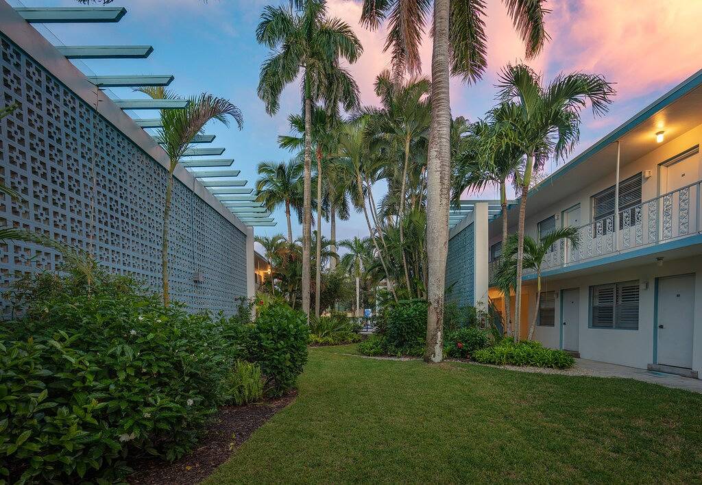 Ganze Wohnung, Eine großartige Aussicht auf den Pool! Schritte zum Strand und Pier. Gehen Sie bis zur 3rd St in Naples Beach, Naples (Florida)