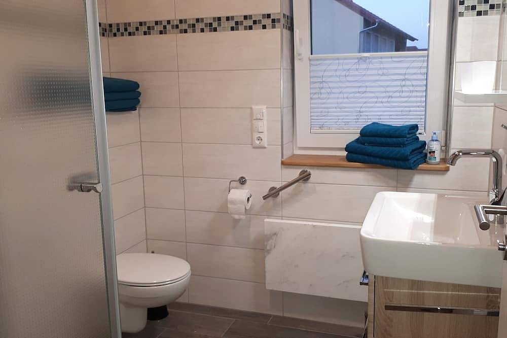 Ganze Wohnung, Ferienhaus (75 m2) mit großzügiger Küche, offener Galerie und Terrasse in Weigenheim, Fränkisches Weinland