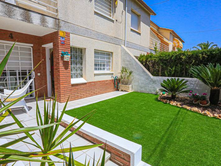 Cambrils House: Modern Comfort 300m from Beach in Cambrils, Costa Dorada