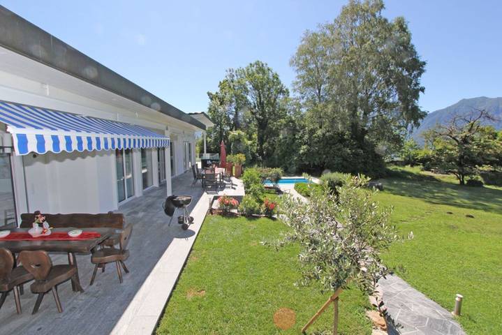Ferienhaus für 6 Personen, mit Garten und Seeblick sowie Pool und Ausblick, mit Haustier in der Schweiz - 3