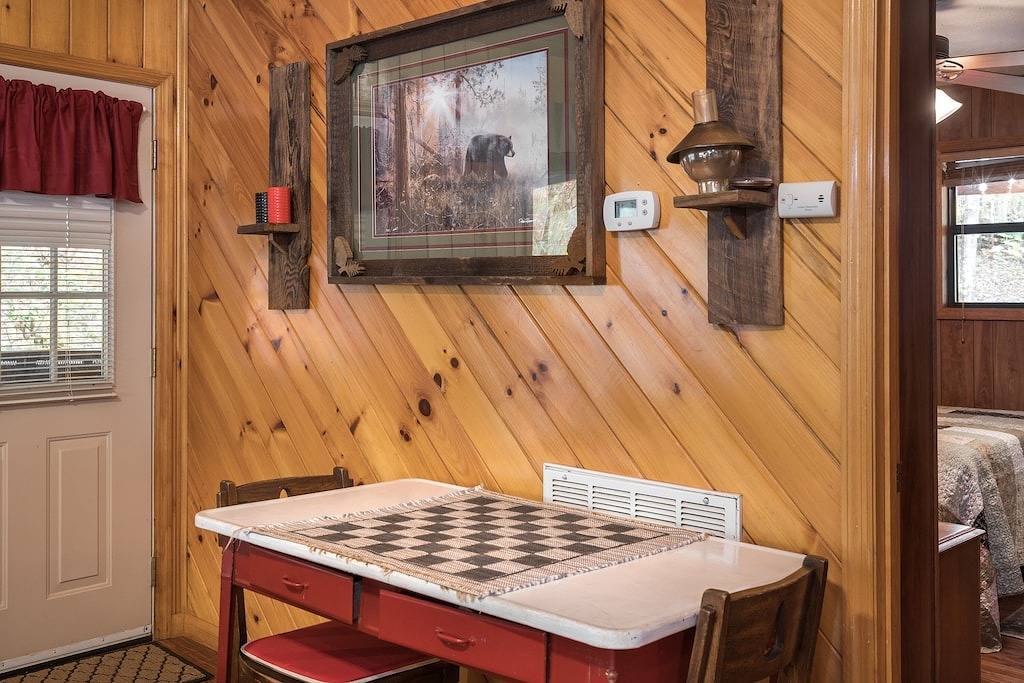 Cosby Rustic behandeln! W / Wrap-around-Veranda, Whirlpool, Wlan & eine Rock-Feuerstelle! in Cosby (TN), Cocke County