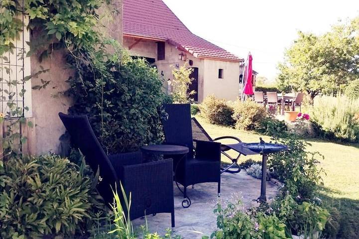 Location de vacances pour 5 personnes, avec jardin à Mouthier-en-Bresse