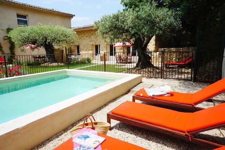 Casa de vacaciones para 5 personas, con vistas además de piscina y jardín - 1