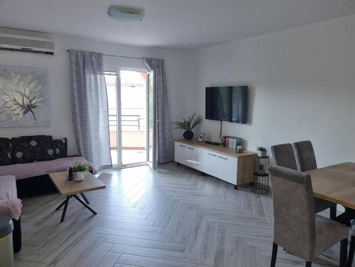 Ferienwohnung für 4 Personen, mit Ausblick und Garten in Krvavica - 2