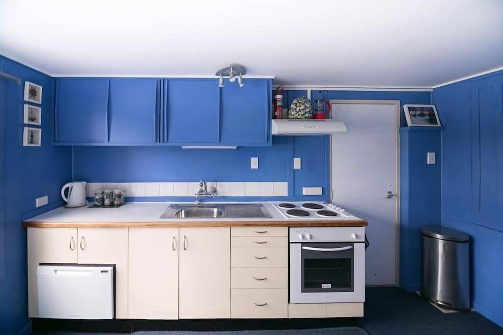 Ganze Wohnung, Waterfront ~ Beachfront Lower Apartment in Coromandel, Waikato