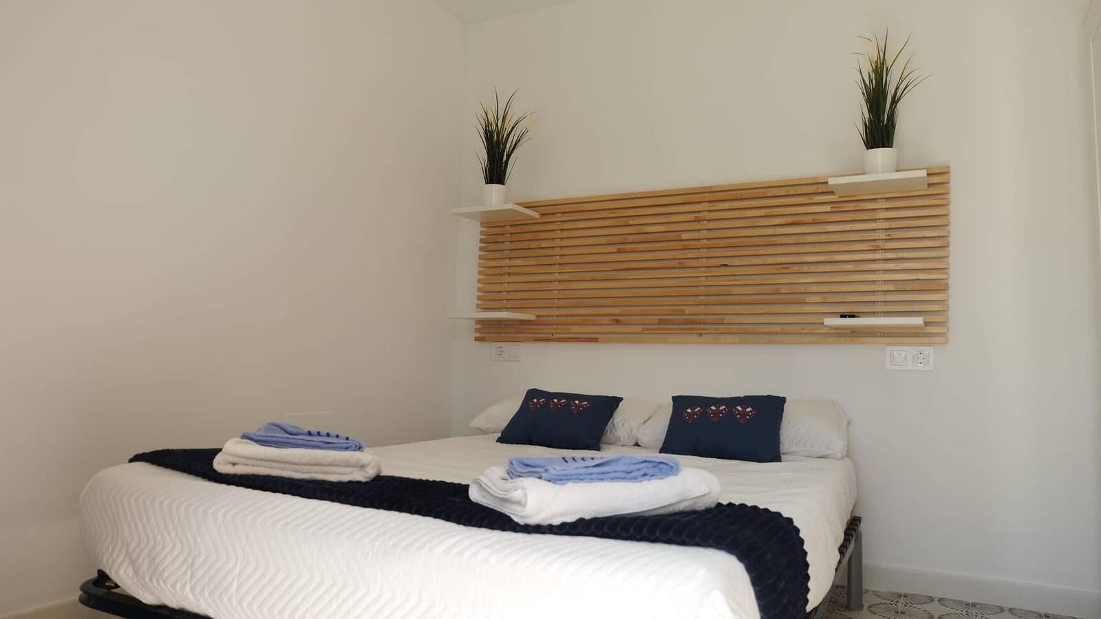 Casa Mediterránea - Sunwaves, El Palmar: Private Garden, 5-Min Walk to the Beach in Playa El Palmar, Vejer de la Frontera
