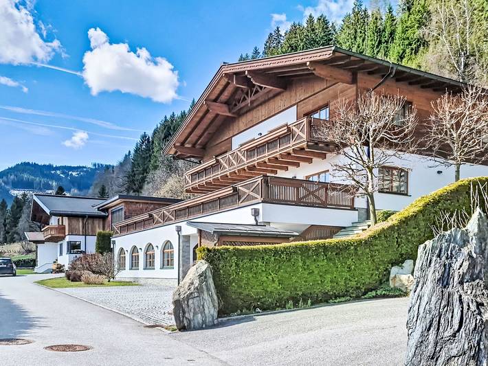 Ferielejlighed for 4 personer, med Balkon og Terrasse samt Sauna i Flachau