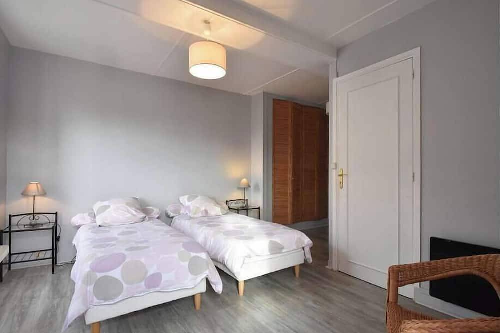 Bateau Lavoir - Ferme des Herils in Port-en-Bessin-Huppain, Bayeux region