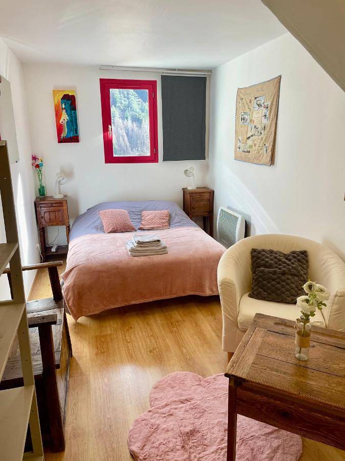 Gîte pour 2 personnes, avec Terrasse et Jardin dans Montgirod