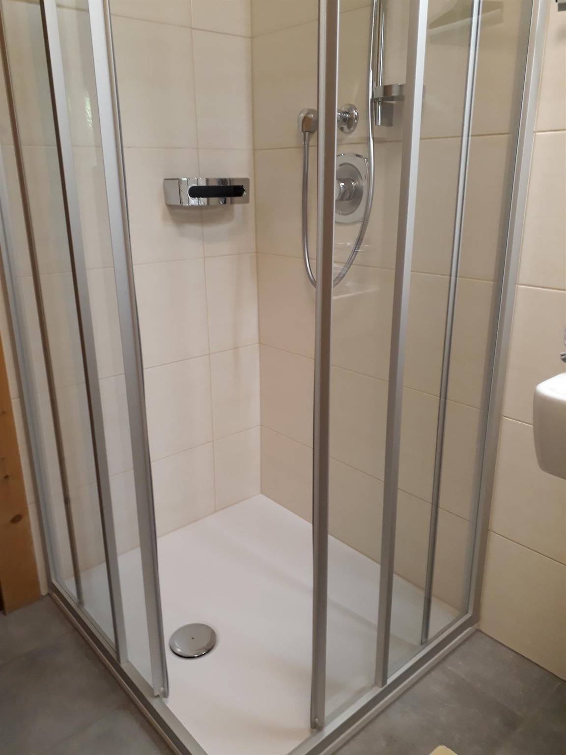 Ganze Ferienwohnung, Apartment/3 Schlafräume/Dusche, Wc in Finkenberg, Zillertaler Alpen