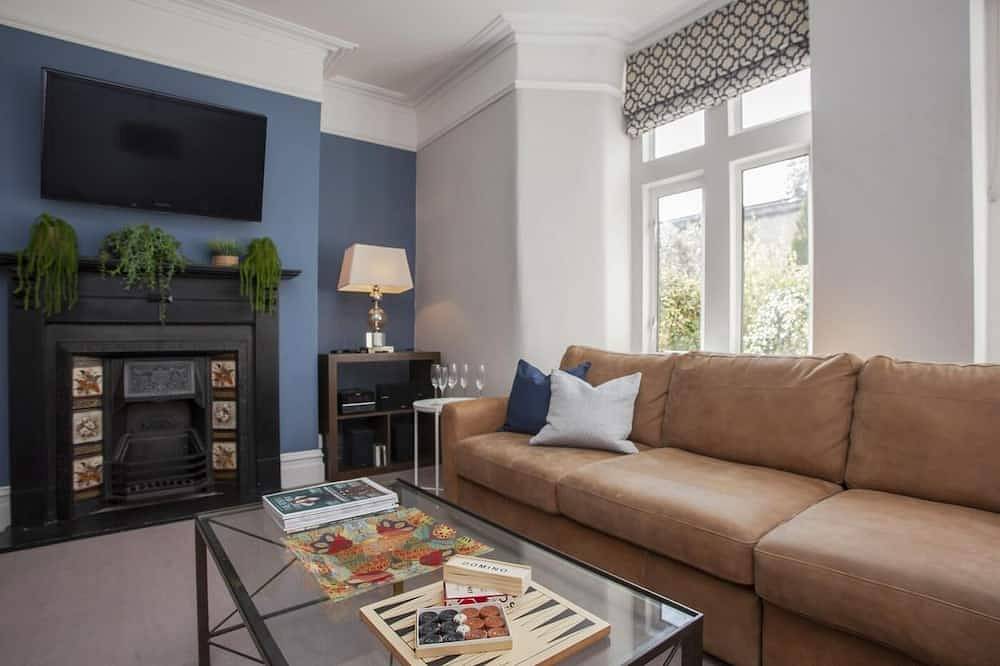 Log Cabin for 10 People in Bath, The Cotswolds