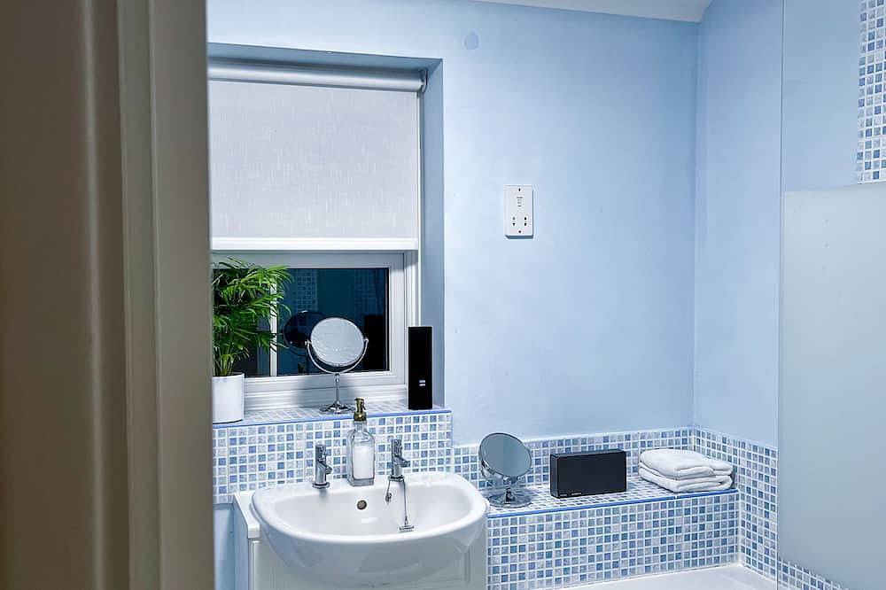 Ganze Wohnung, 1-Bed Apt, Sleeps 2, 20 min walk to Centre in Rochester, Kent Downs
