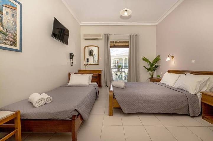 Apartment for 3 people, with pool and balcony as well as garden in Kalamaki