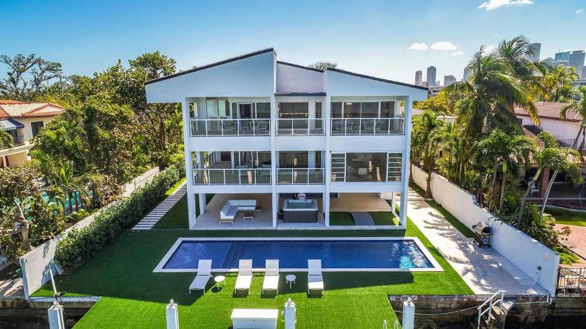 Villa pour 14 personnes, avec vue sur le lac ainsi que piscine et jardin à Miami