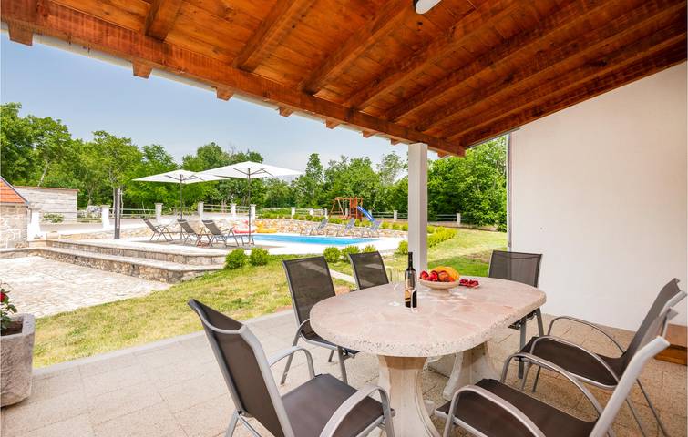 Charmantes 1-Zimmer-Apartment mit Pool, Terrasse und WLAN in Makarska Riviera