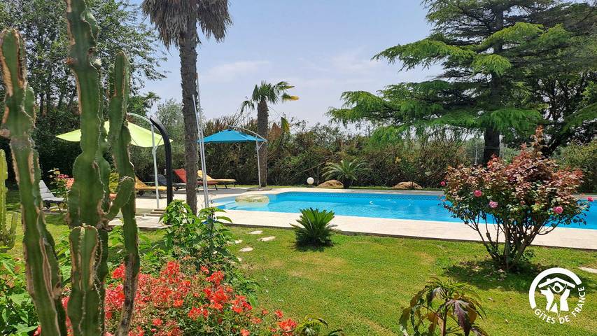 Gîte pour 4 personnes, avec Terrasse ainsi que Jardin et Piscine dans Arthès