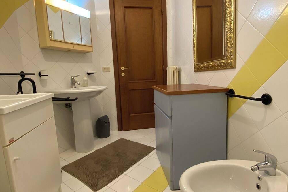 B&B La Rosa: large apartment with modern kitchen (sleeps 3) in Salerno, Tyrrhenische Küste Kampanien