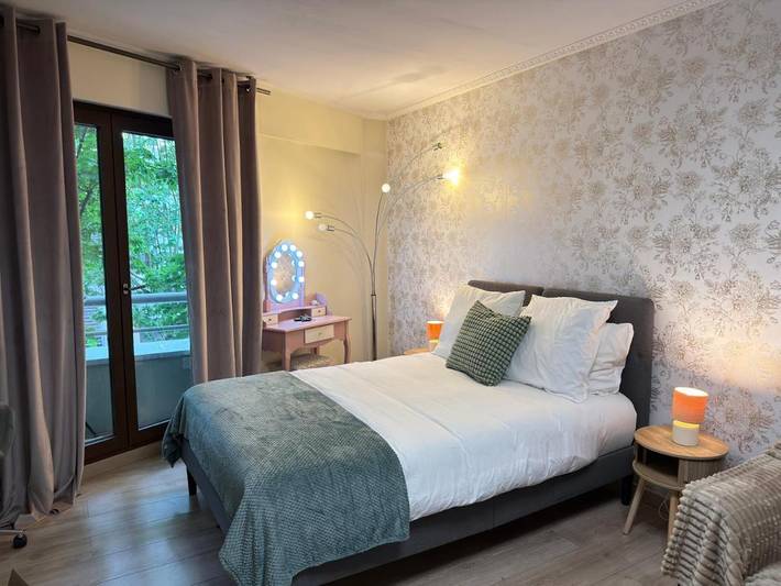 Gîte pour 3 personnes, avec balcon et jacuzzi à Charenton-le-Pont