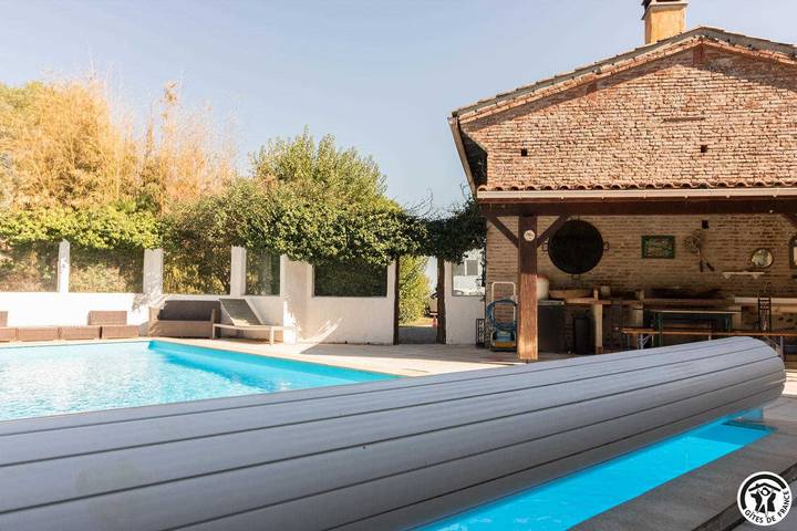 Gîte pour 6 personnes, avec Terrasse ainsi que Jardin et Piscine