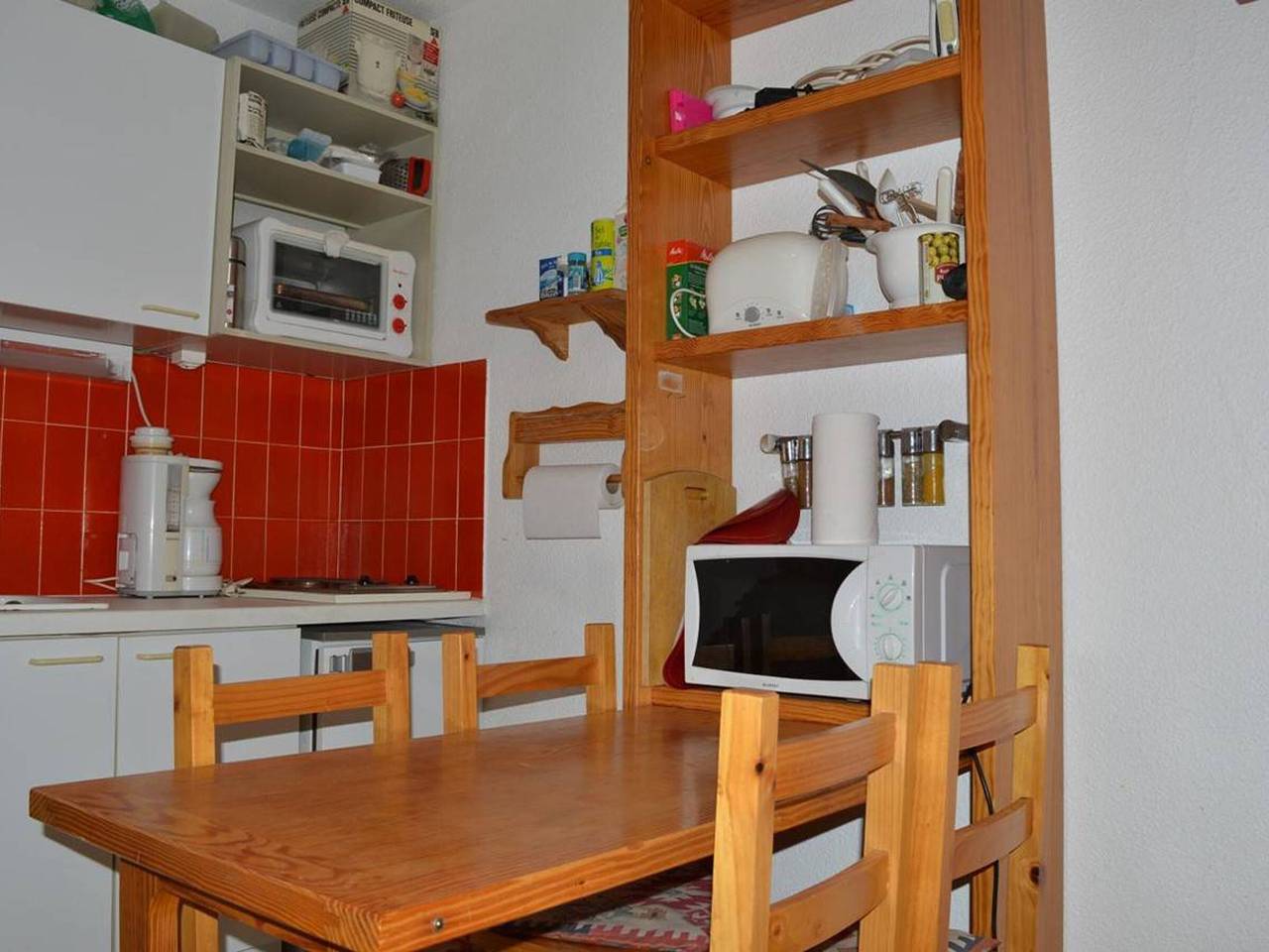 Entire apartment, Seaside 2Br/1Ba Apt with Balcony, Sleeps 6 - Near Beach, Elevator, Prime Location! in La Côte Vermeille, Argelès-sur-Mer