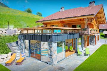 Maison de campagne pour 12 personnes, avec sauna et jardin ainsi que piscine et jacuzzi, adapté aux familles à Les Clefs