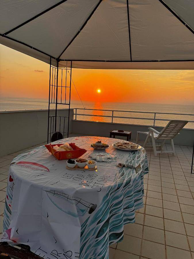 Gîte pour 4 personnes, avec vue et terrasse à Zambrone - 2