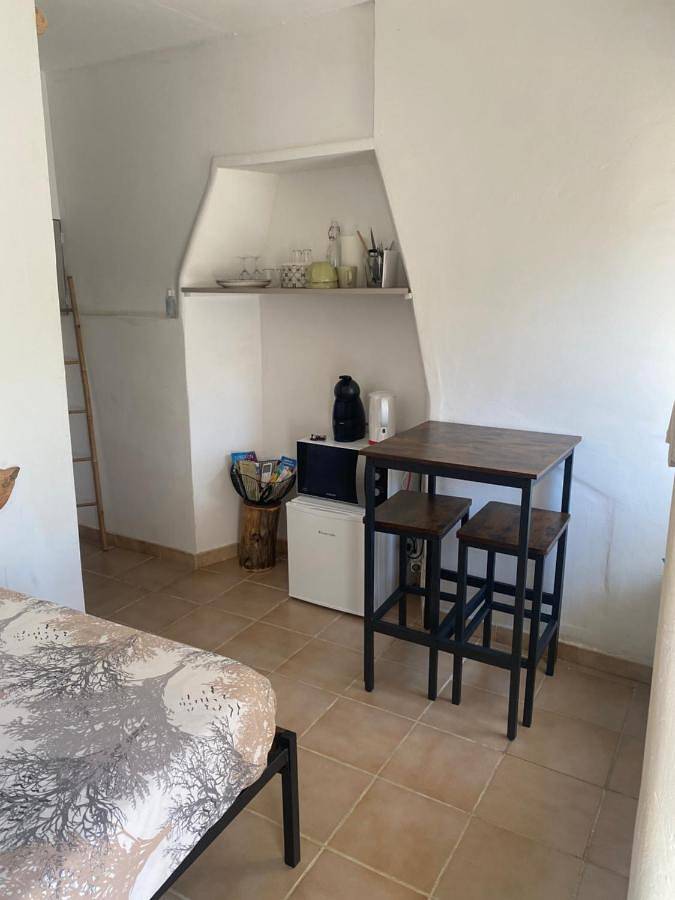 Gîte pour 2 personnes, avec jacuzzi et piscine ainsi que jardin et terrasse à Jouques - 3