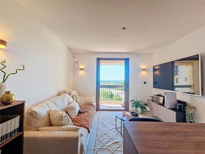 Gîte pour 2 personnes, avec vue ainsi que balcon et piscine dans Office De Tourisme De La Croix Valmer - 3