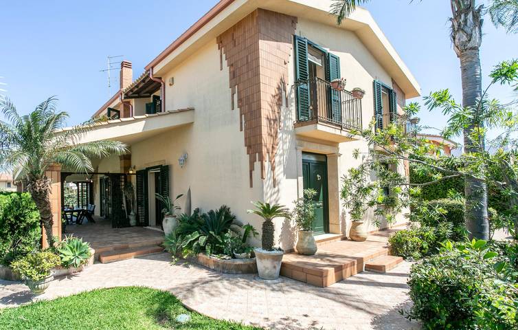 Casa vacanza per 10 persone, con piscina e giardino nonché terrazza - 1