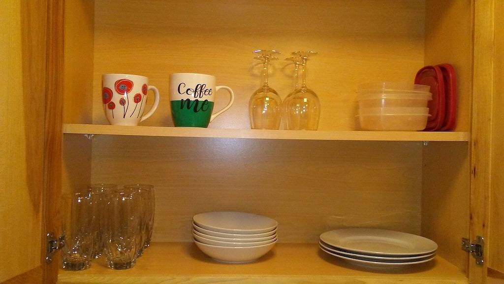 Die Bristol Bay-Hütte ist der perfekte Rückzugsort zu den ruhigen Alaska-Wäldern! in Kenai Fjords Nationalpark