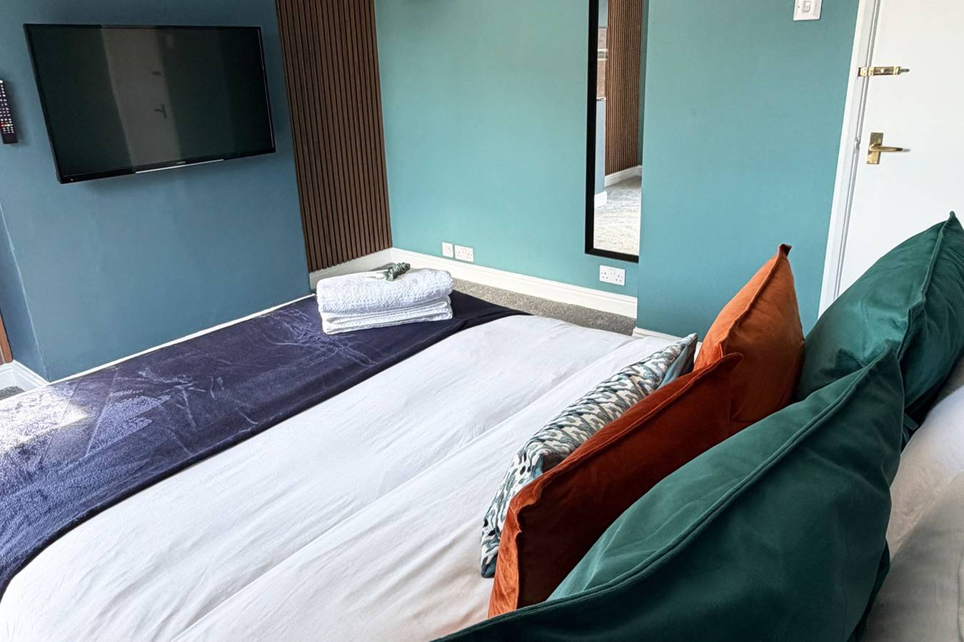 Central Hull, 3Br Contractors & Street Parking in Kingston-upon-Hull, Yorkshire and the Humber