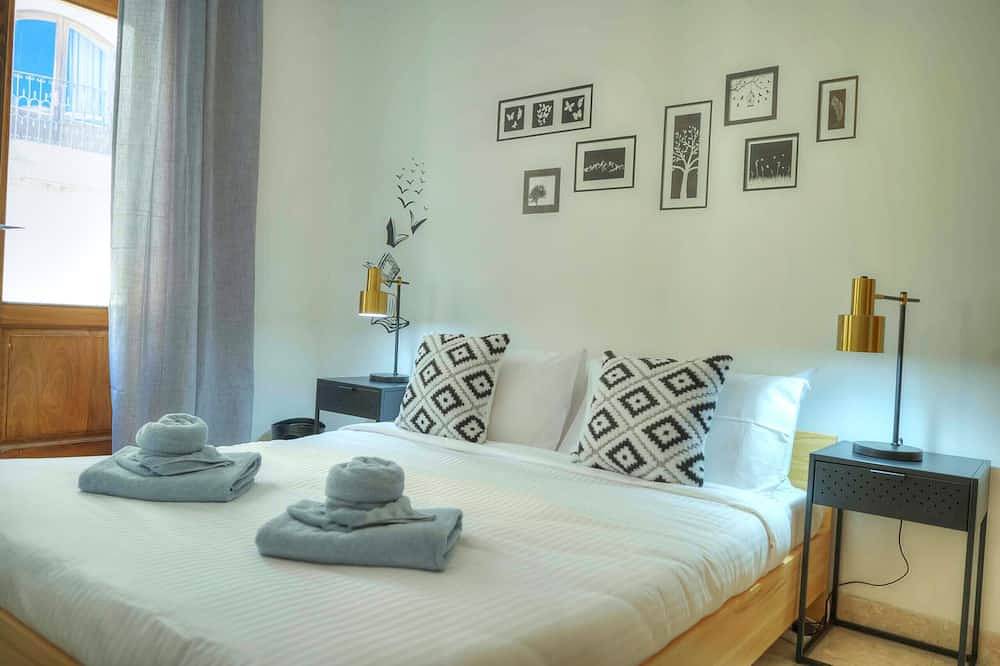 Geheel appartement, Spacious apartment, large yard, near beach Pmic1 in Sliema, Malta
