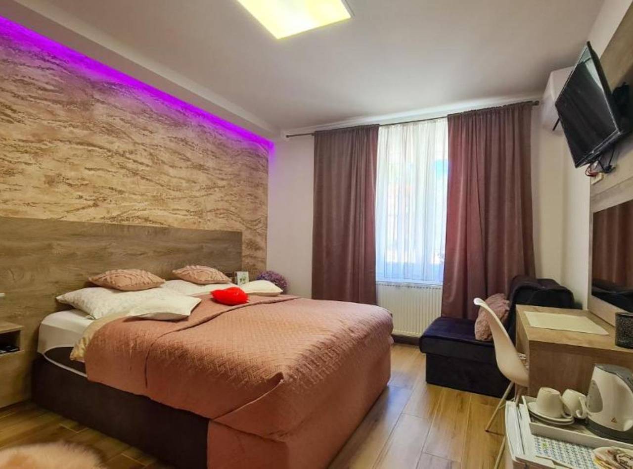 Ginko Rooms - Triple Room With Private Bathroom (A3) in Daruvarske toplice, Bjelovarsko-bilogorska županija