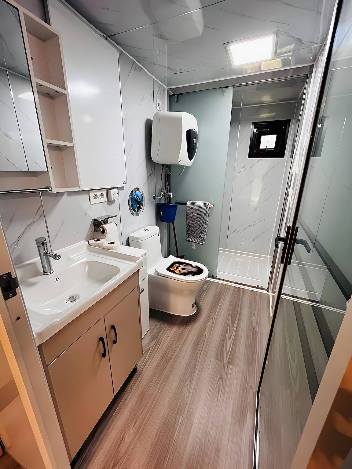 Ganze Ferienwohnung, Tinyhaus 200 mit privater Terrasse, Garten und Wlan in Bungalowdorf Zadelsdorf, Zeulenroda-Triebes