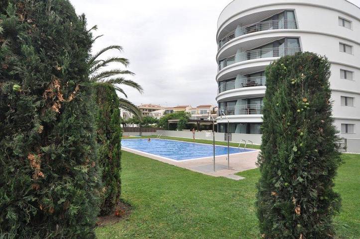 Ganze Wohnung, Apartment direkt am Strand in Roses, Costa Brava! 2 Schlafzimmer, Meerblick, Pool, kostenloses WLAN. Buchen Sie jetzt! in Roses, Oberampurien