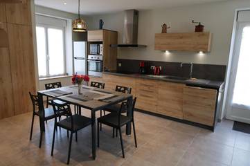 Gîte pour 5 personnes, avec jardin à Chéu