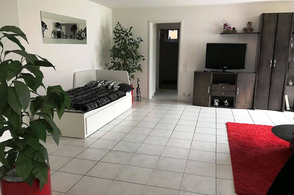 Appartamento intero, Terrazza solarium con vasca idromassaggio e doccia emozionale con vista su boschi e prati in Aargau-Basel