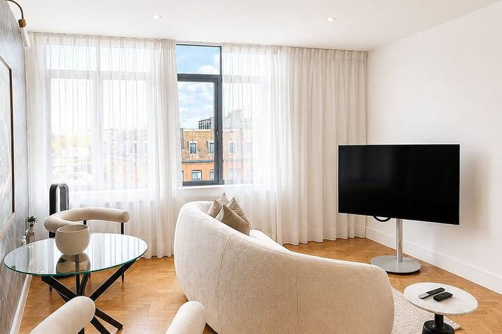 Entire apartment, Parkway House in Chelmsford Town in Chelmsford, Essex