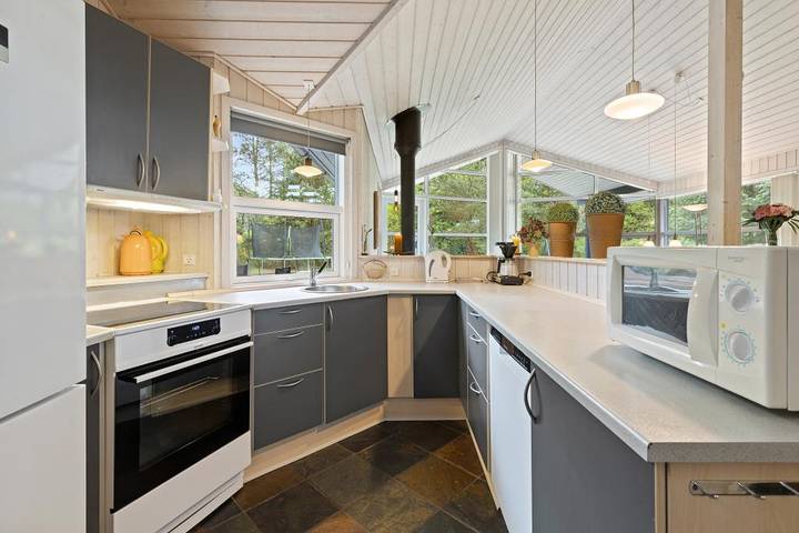 Ferienhaus für 12 Personen, mit Balkon/Terrasse und Whirlpool sowie Terrasse und Garten in Houstrup Strand - 3