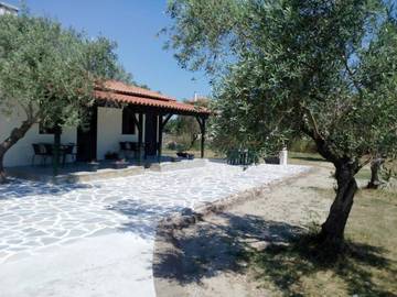 Gîte pour 5 personnes, avec jardin et balcon, adapté aux familles dans Ormos Panagias