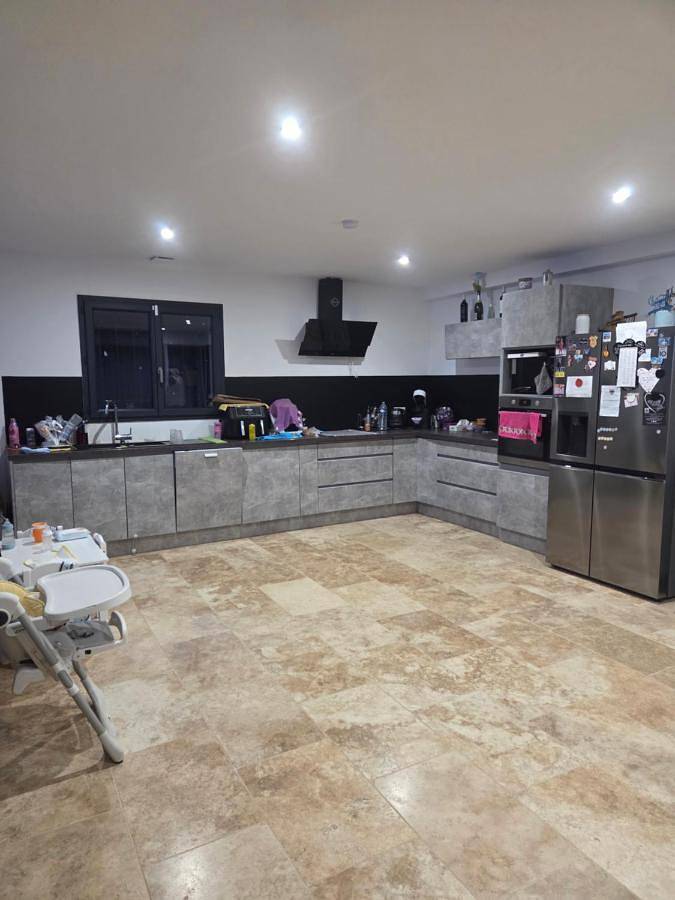 Location de vacances pour 8 personnes, avec piscine ainsi que jacuzzi et jardin à Sainte-Tulle