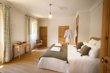 Chambre d’hôte pour 3 personnes, avec jardin et piscine ainsi que vue et sauna à Le Val