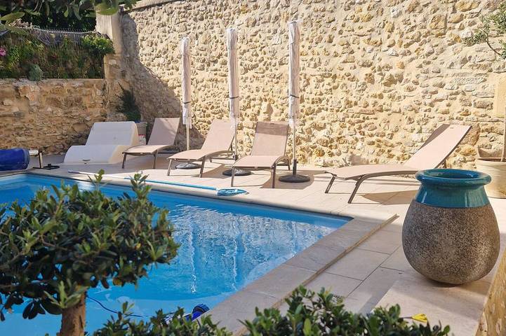 Gîte pour 10 personnes à Sauzet (Gard)
