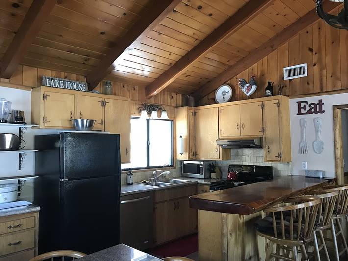 Glamping for 7 people, with hot tub and yard, with pets in Big Bear Lake