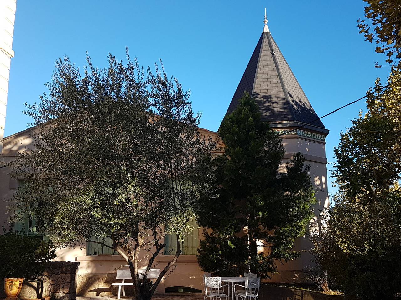 Apartamento entero, Apartamento F3 con Terraza, Wi-Fi y Mascotas Permitidas, Cerca de Termas en Lamalou-les-Bains in Lamalou-les-Bains, Region de Béziers