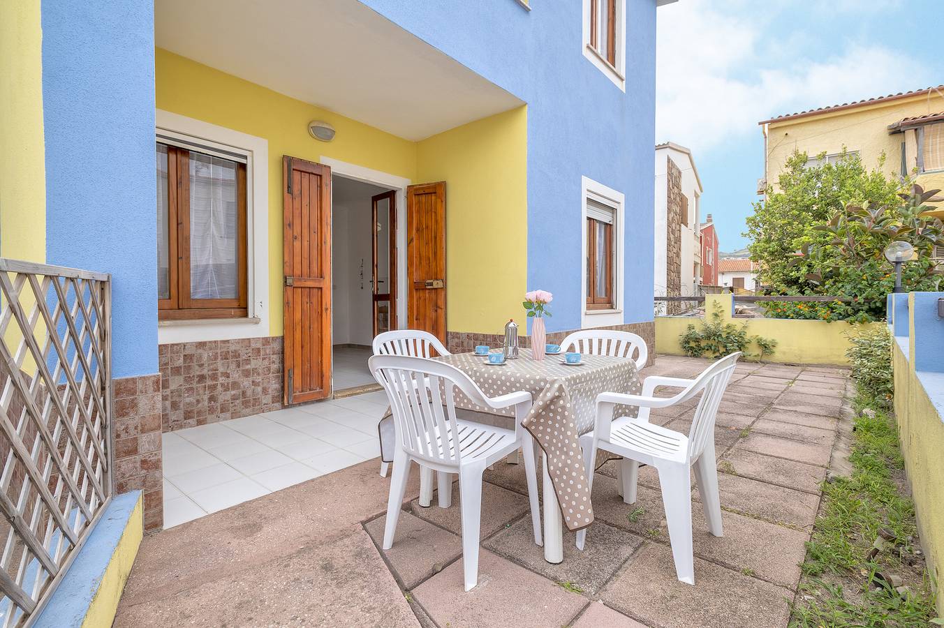 Appartamento intero, Appartamento 'Brezza Marina 6' con giardino privato e aria condizionata in Lu Bagnu, Castelsardo